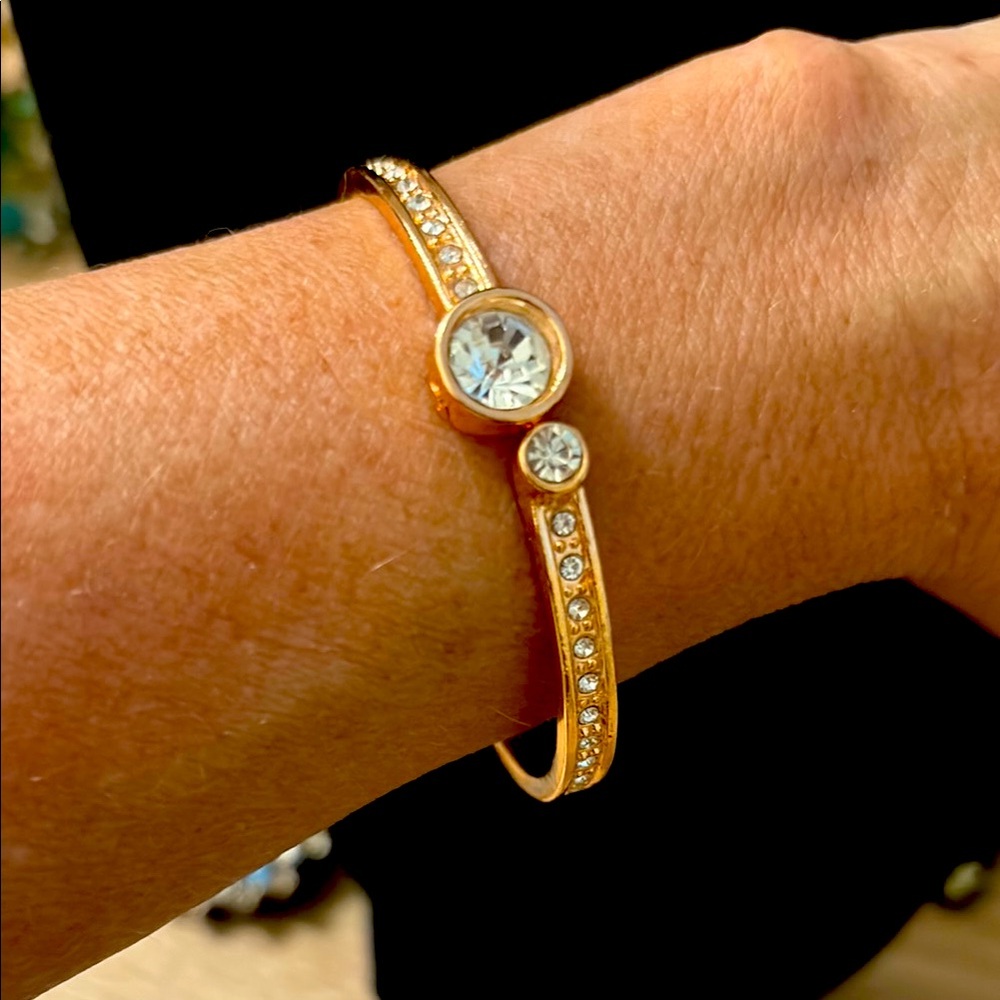 Elegant clamper Bracelet with Crystals